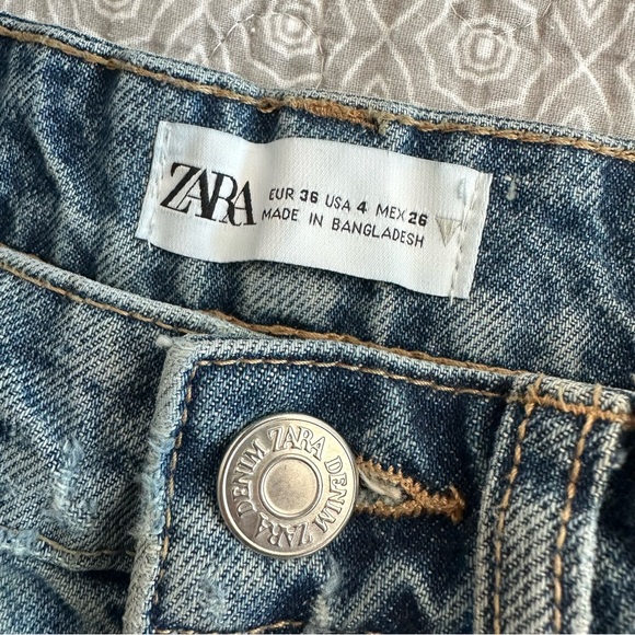 ZARA Button Fly Blue Denim Distressed Cut Off Frayed Shorts Size 4 - Picture 3 of 7
